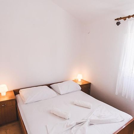 Apartmani Males Rogoznica  Eksteriør billede