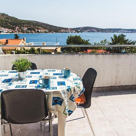 Apartmani Males Rogoznica  Eksteriør billede