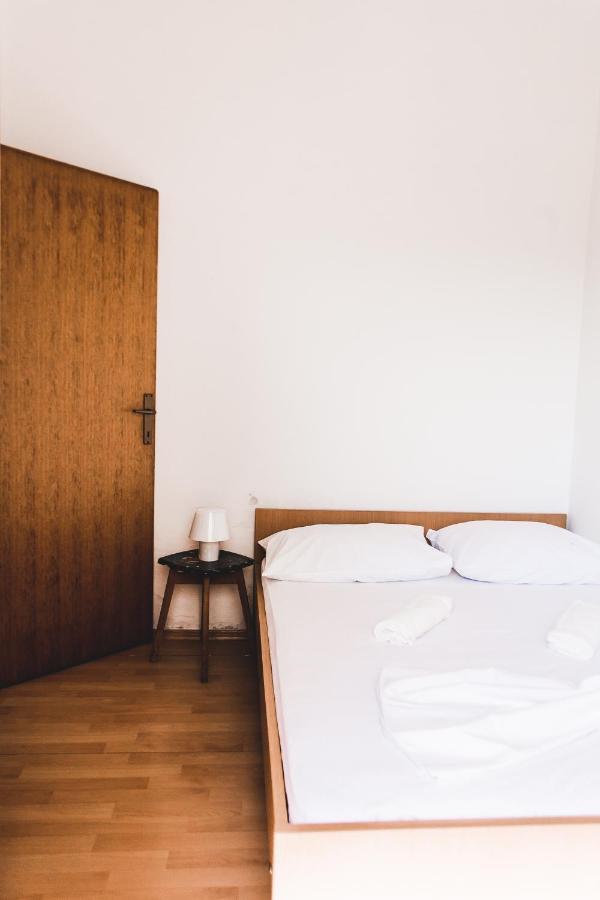 Apartmani Males Rogoznica  Eksteriør billede