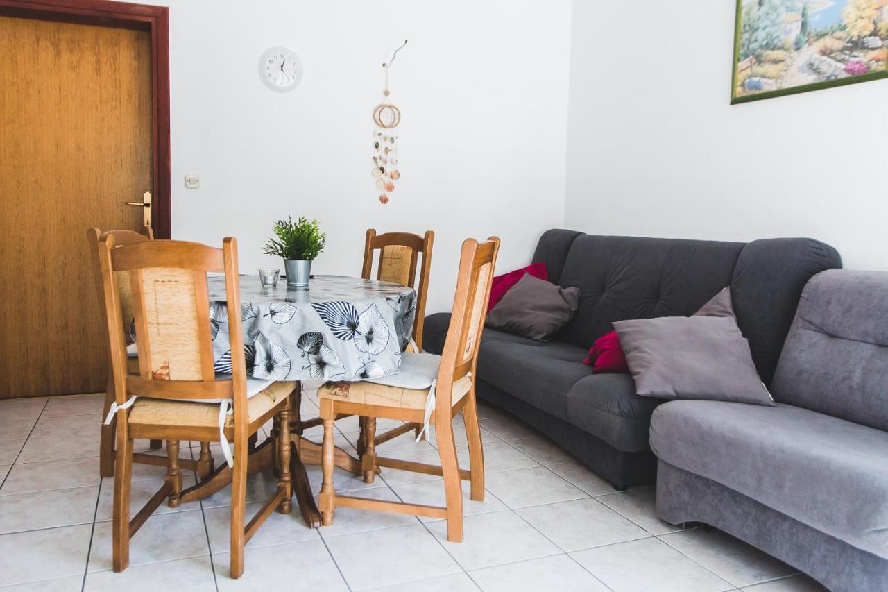 Apartmani Males Rogoznica  Eksteriør billede